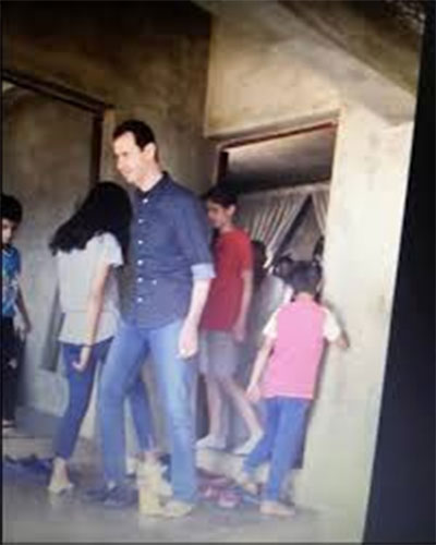 Al Assad en casa de un militar herido